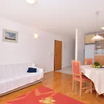 דירה Two-bedroom With Sea View In