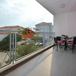 Two-bedroom With Sea View In ספליט
