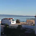דירה Two-bedroom With Sea View In ספליט