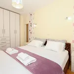 דירה Two-bedroom With Sea View In ספליט