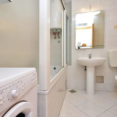 Two-Bedroom Apartment With Sea View In Split *