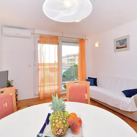 Two-Bedroom Apartment With Sea View In Split Apartment