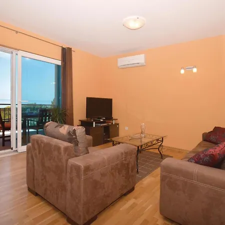 Two-bedroom With Sea View In Split