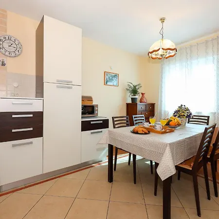 Two-bedroom With Sea View In Apartamento