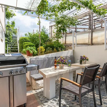 Two-bedroom With Sea View In Apartamento *