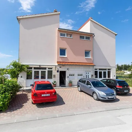 Two-bedroom With Sea View In Apartamento