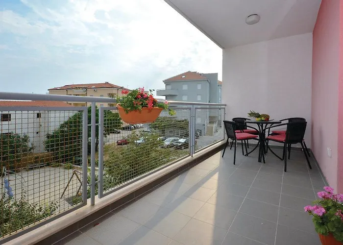 Two-bedroom With Sea View In Split