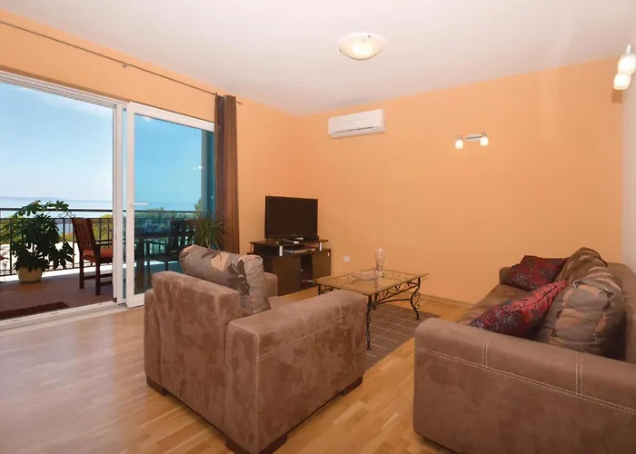 Two-bedroom With Sea View In Split