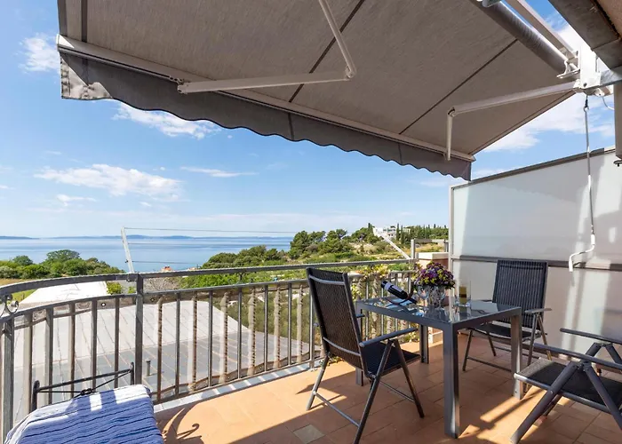 Two-bedroom With Sea View In Apartamento Split