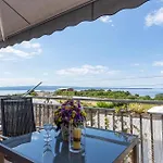 Two-bedroom With Sea View In 아파트