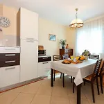 Two-bedroom With Sea View In 아파트