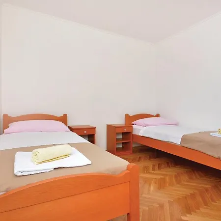 Two-bedroom With Sea View In Apartamento *