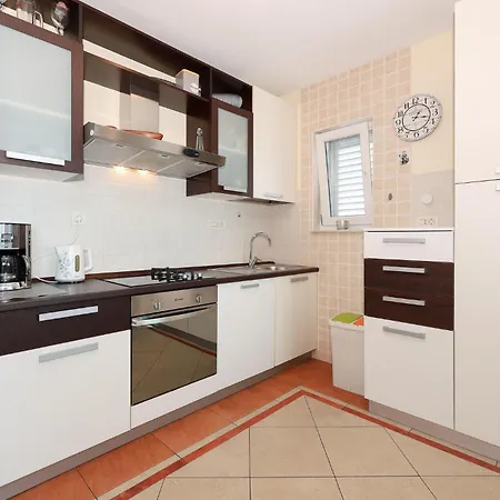 2 Bedroom Nice Apartment In Split