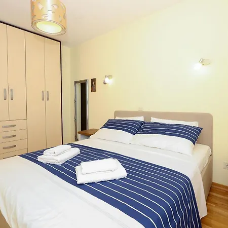 Apartment 2 Bedroom Nice Apartment In Split