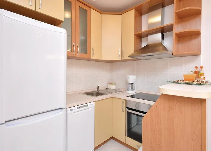 Two-bedroom With Sea View In Apartmán Split