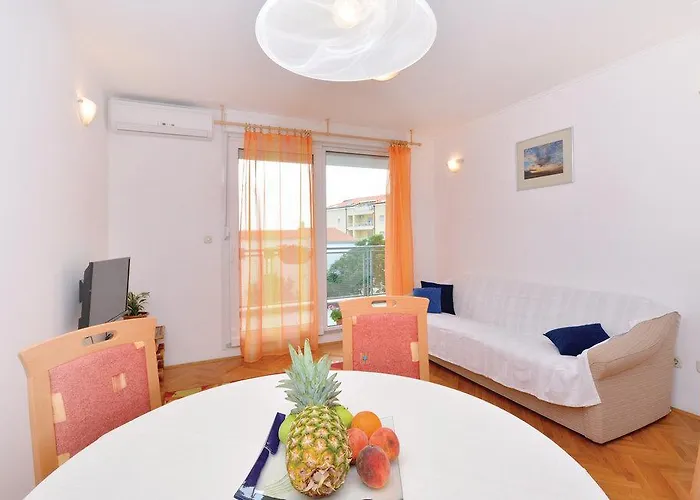 Two-bedroom With Sea View In Apartmán