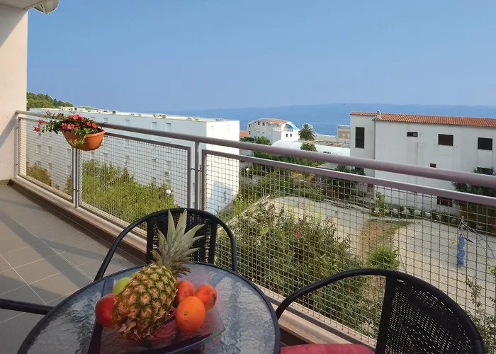 Two-bedroom With Sea View In Apartmán *
