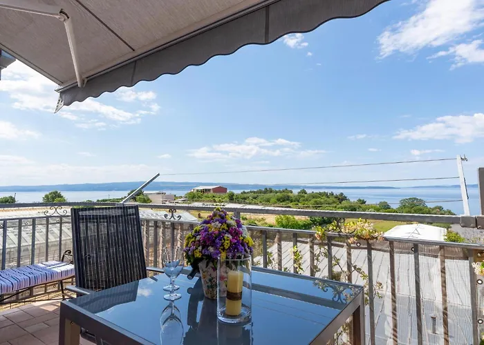 Two-bedroom With Sea View In Apartmán