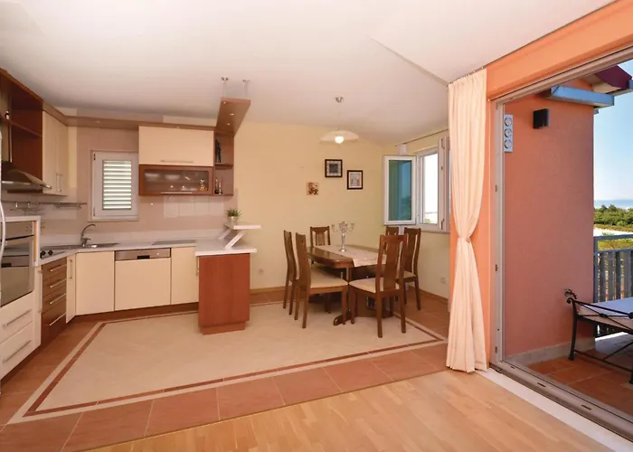 Two-bedroom With Sea View In Split
