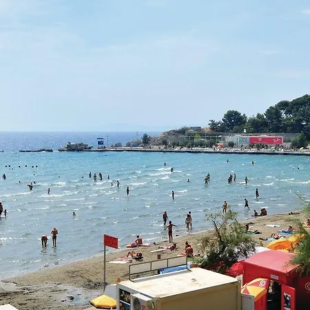 Two-bedroom With Sea View In Lejlighed